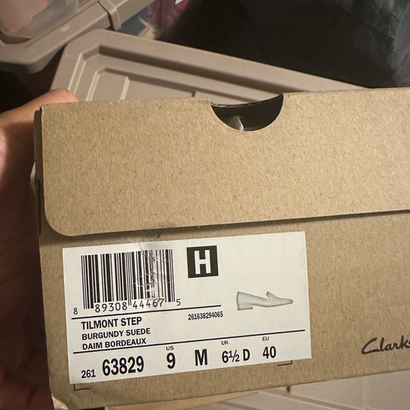 Brand new suede Clark’s - Picture 4 of 4